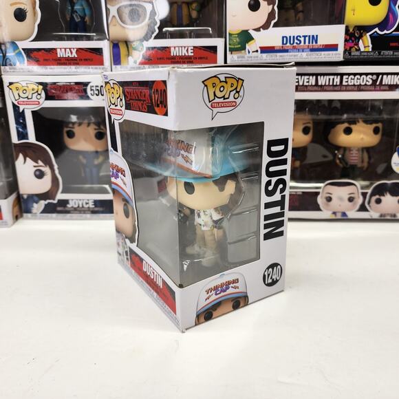 Funko Pop! Stranger Things: Dustin (#1240) Thinking Cap Hellfire Club Tshirt - Picture 10 of 14